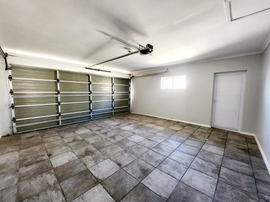 To Let 3 Bedroom Property for Rent in Lovemore Park Eastern Cape